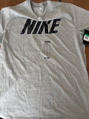 Nike Men’s Light Gray Tee with Black NIKE Logo